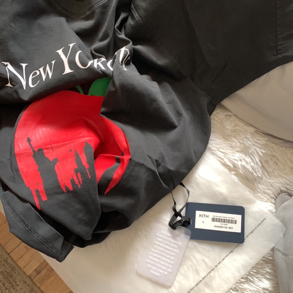 KITH BIG APPLE TEE SIZE Large